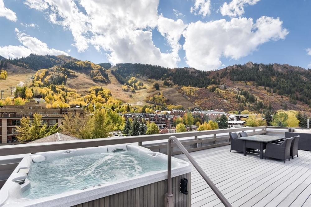 Independence Square 202, Hotel Room Over-Looking The Mall And Aspen Mountain Екстер'єр фото
