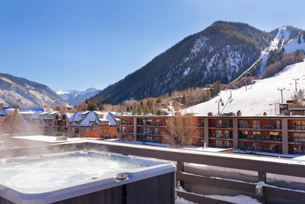 Independence Square 202, Hotel Room Over-Looking The Mall And Aspen Mountain Екстер'єр фото