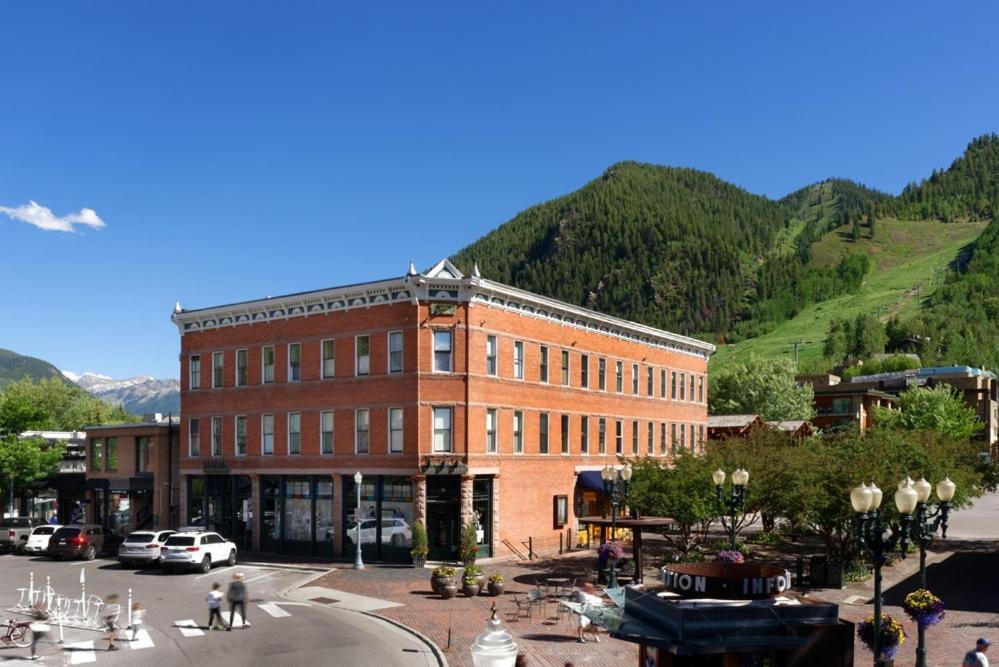 Independence Square 202, Hotel Room Over-Looking The Mall And Aspen Mountain Екстер'єр фото